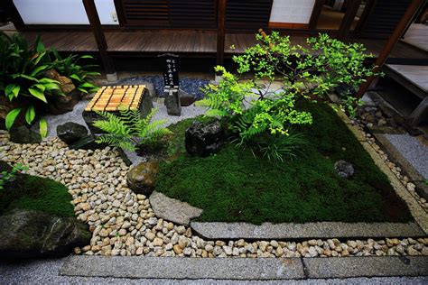 小型 日 式 庭園
